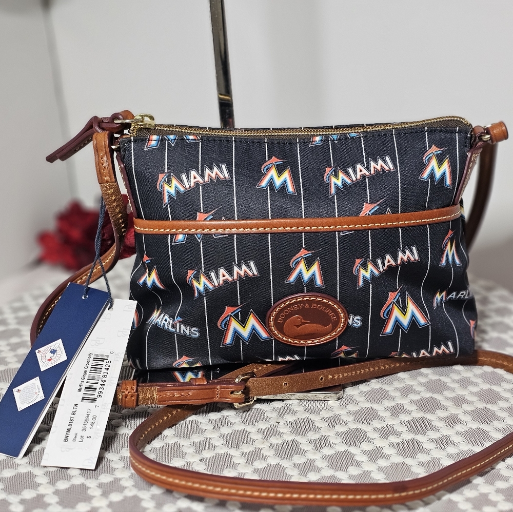 COPY - 💥💥NWT Dooney&Bourke Miami Monogram Crossbody bag